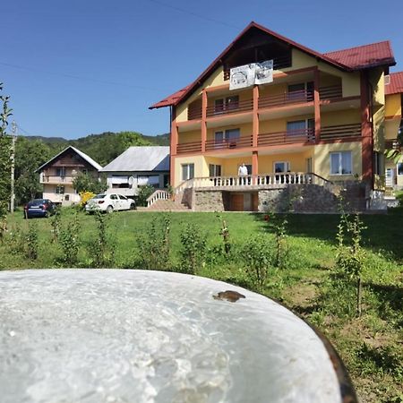 Отель Casa Dobrin Арефу Экстерьер фото
