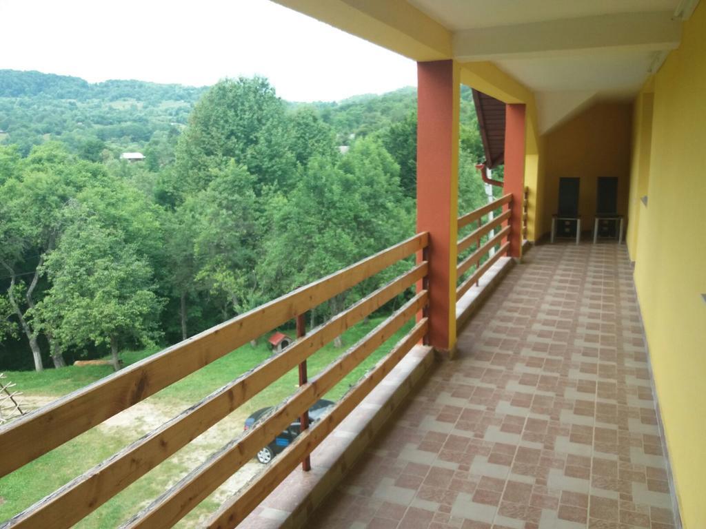 Отель Casa Dobrin Арефу Экстерьер фото